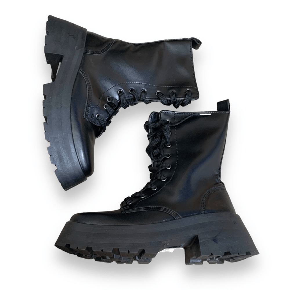 ASOS DESIGN Wide Fit Albany Boots Chunky Lug Sole Lace-Up Black Size 8 - ASOS